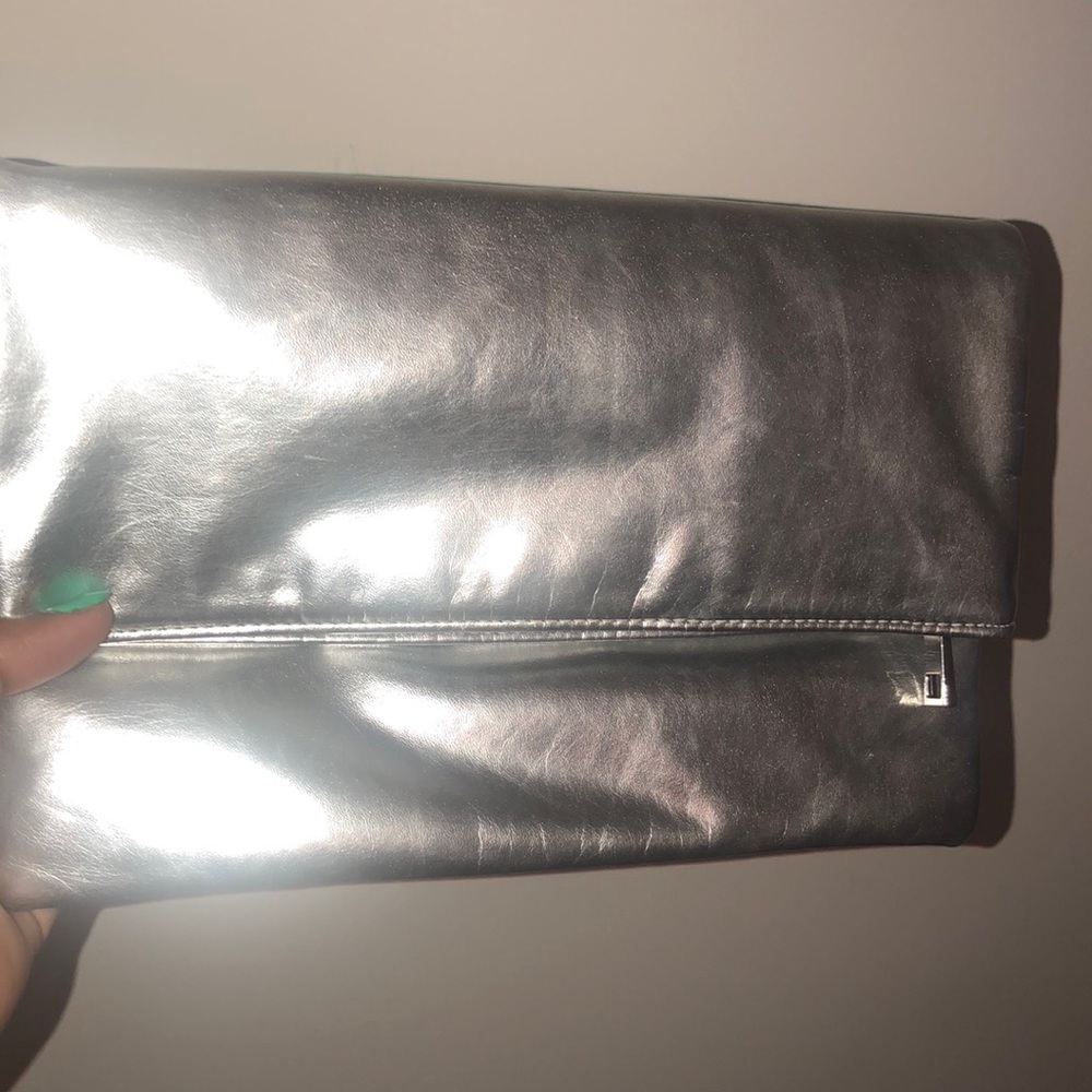 Metallic sliver clutch